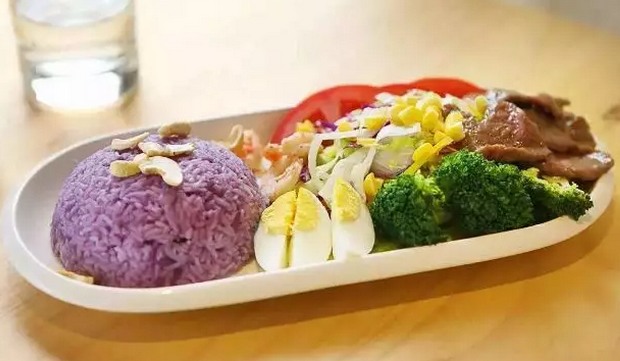 高端低價(jià)消費(fèi)均增長(zhǎng)，餐飲差異化競(jìng)爭(zhēng)成新戰(zhàn)場(chǎng)