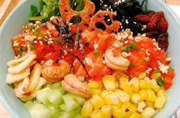 碳烤雞丸串、老北京雞肉卷、紫薯包……便利店這些鮮食最好賣