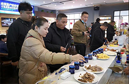 一場(chǎng)品鑒會(huì)訂出去數(shù)百萬(wàn)貨，這款靜腌牛排有啥魅力？