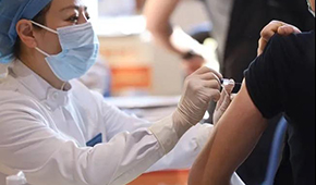 確診病例再現(xiàn)冷鏈從業(yè)者，打過疫苗就萬事大吉？