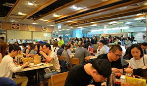 由守轉(zhuǎn)攻！餐飲業(yè)上半年裂變：著力下沉、裂變?nèi)珖?/>
                </div>
                <div   id=