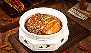 一個河南人在湖南把扣肉做到年銷3億，“許大師”是怎樣煉成的？