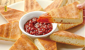 發(fā)現(xiàn)增長(zhǎng)品類(lèi) | 蔥包燴、火燒饃、菜蟒、菜盒…食品研發(fā)向地方特色小吃找靈感