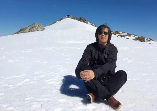 從賣(mài)凍品到賣(mài)餐品，他如何從“經(jīng)銷(xiāo)商”蛻變?yōu)椤巴赓u(mài)品牌掌門(mén)人”？