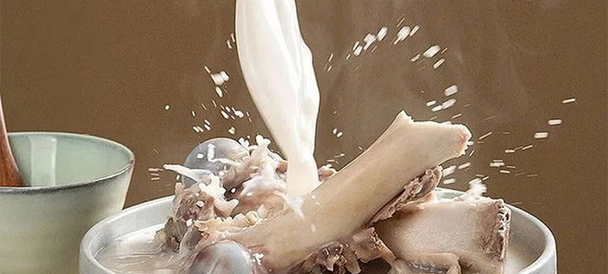  餛飩、炸雞、烤腸紛紛注入骨湯，新一輪凍品升級拼“骨氣”…